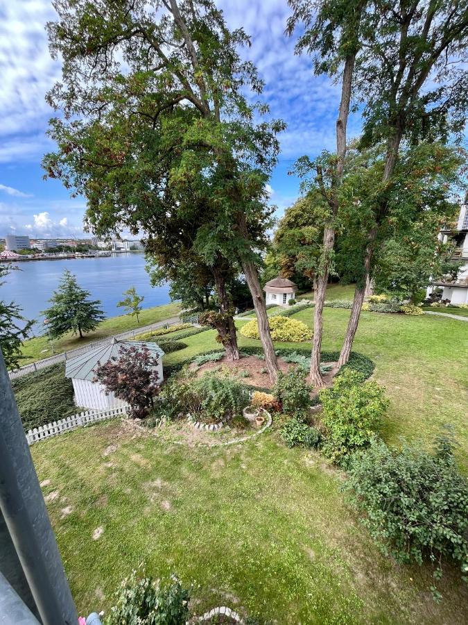 Traumwohnung Mit Stadthafen-Panorama! Zwei Schlafzimmer, Parkplatz Росток Екстериор снимка