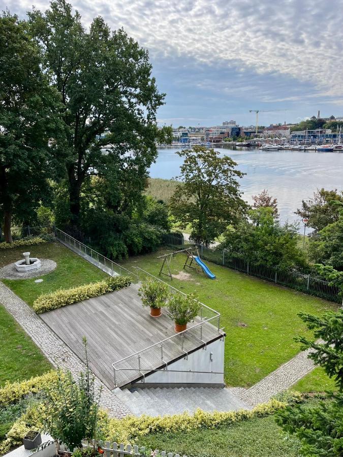Traumwohnung Mit Stadthafen-Panorama! Zwei Schlafzimmer, Parkplatz Росток Екстериор снимка